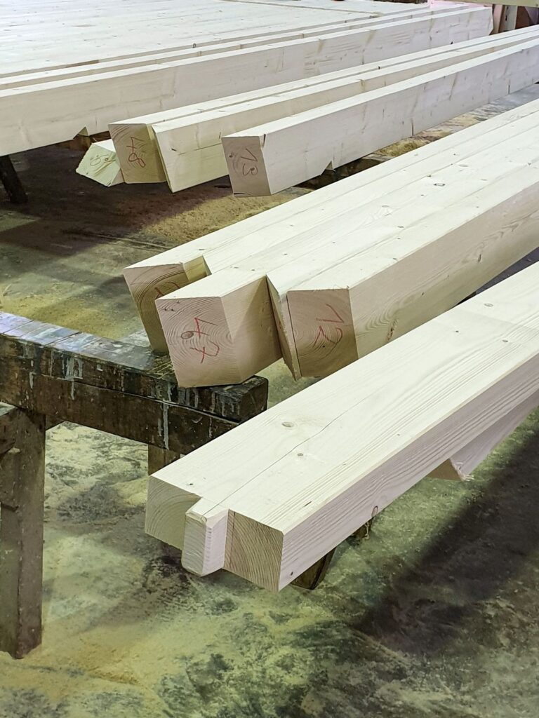 Abbund in der Zimmerei-Werkhalle – Zimmerei & Holzbau Seitz im Spessart