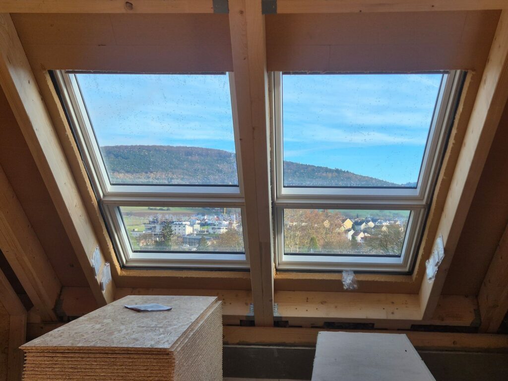Aufstockung Wohngebäude mit Dachflächenfenstern – Zimmerei & Holzbau Seitz im Spessart