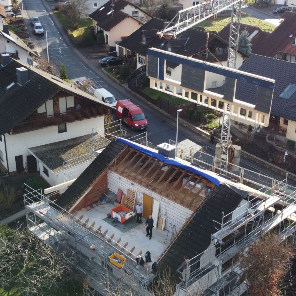 Energetische Dachsanierung mit großer Dachgaube – Zimmerei & Holzbau Seitz im Spessart