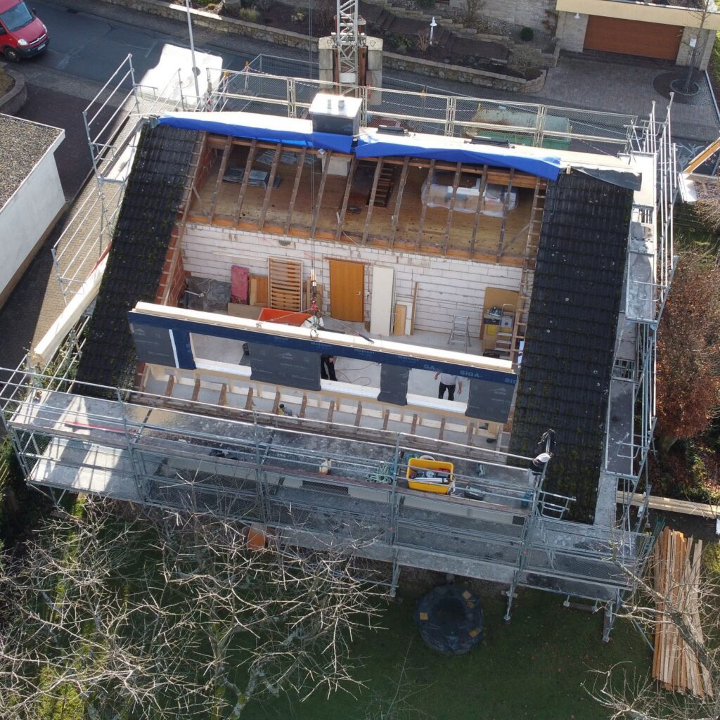 Energetische Dachsanierung mit großer Dachgaube – Zimmerei & Holzbau Seitz im Spessart