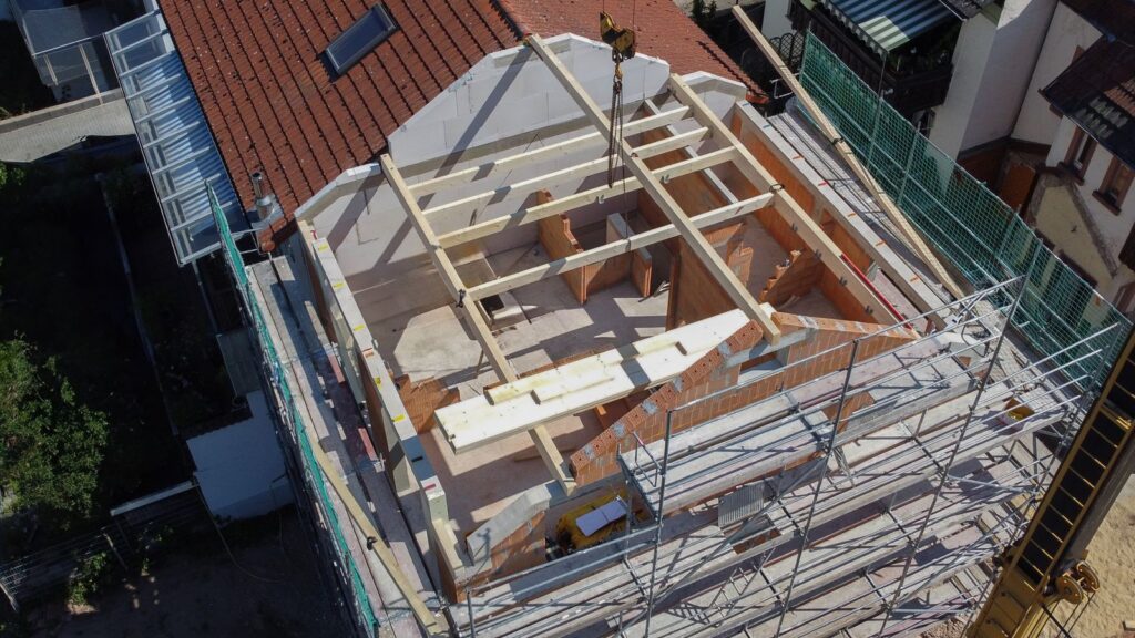 Neubau Doppelhaushälfte mit Satteldach – Zimmerei & Holzbau Seitz im Spessart