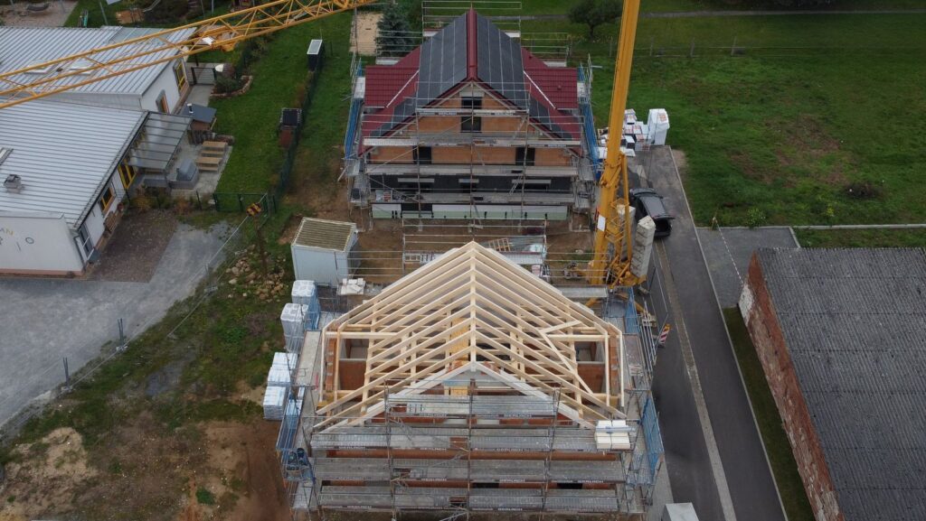 Neubau Doppelhaushälften mit Satteldachgauben – Zimmerei & Holzbau Seitz im Spessart