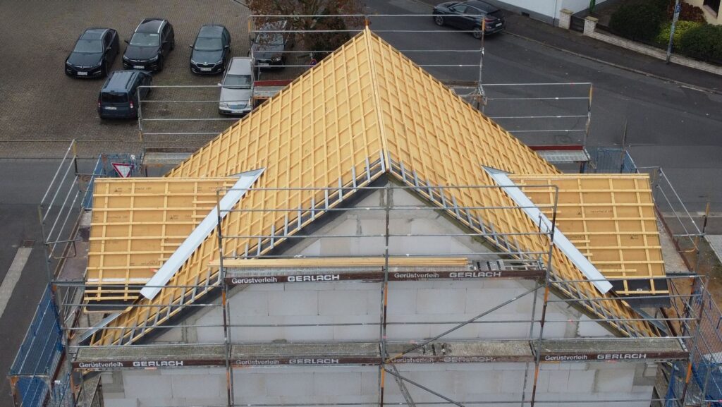 Neubau Doppelhaushälften mit Satteldachgauben – Zimmerei & Holzbau Seitz im Spessart