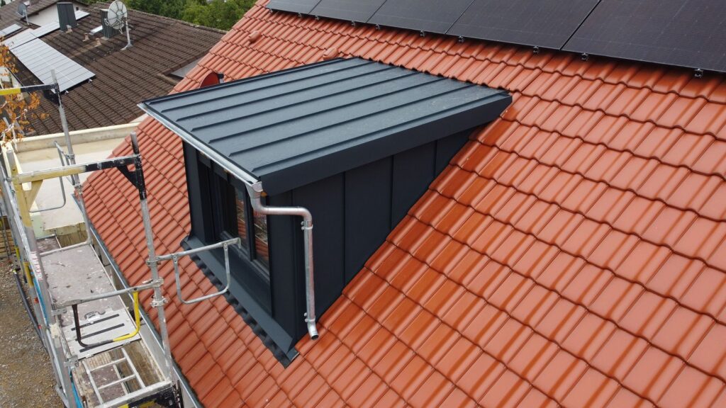 Neubau Einfamilienhaus mit Dachgaube – Zimmerei & Holzbau Seitz im Spessart