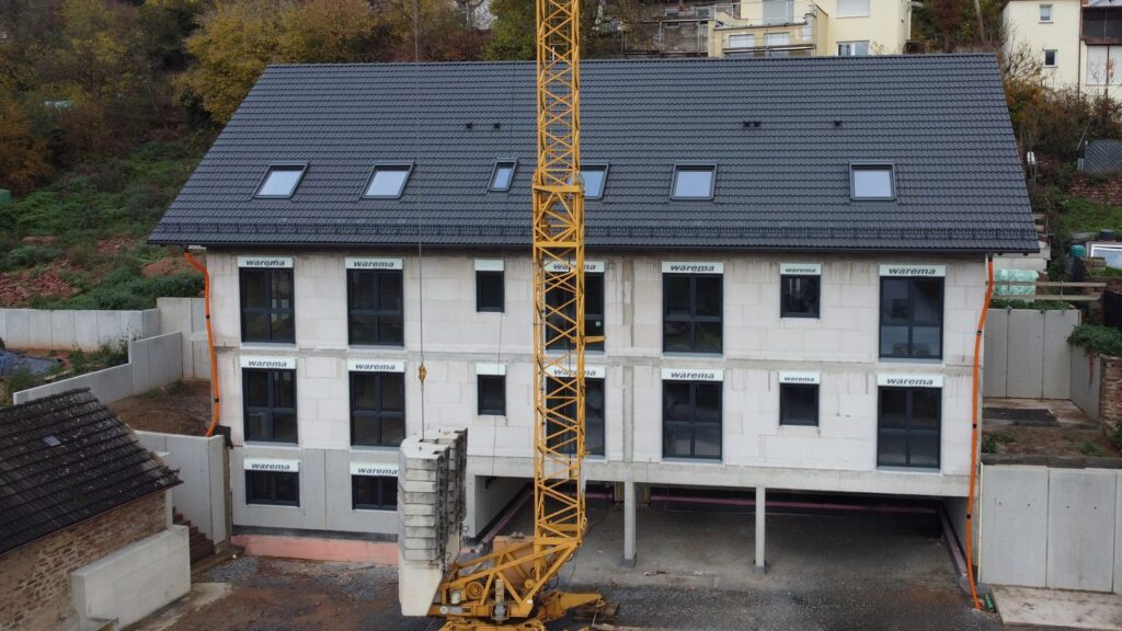 Neubau Mehrparteienhaus mit Satteldach – Zimmerei & Holzbau Seitz im Spessart