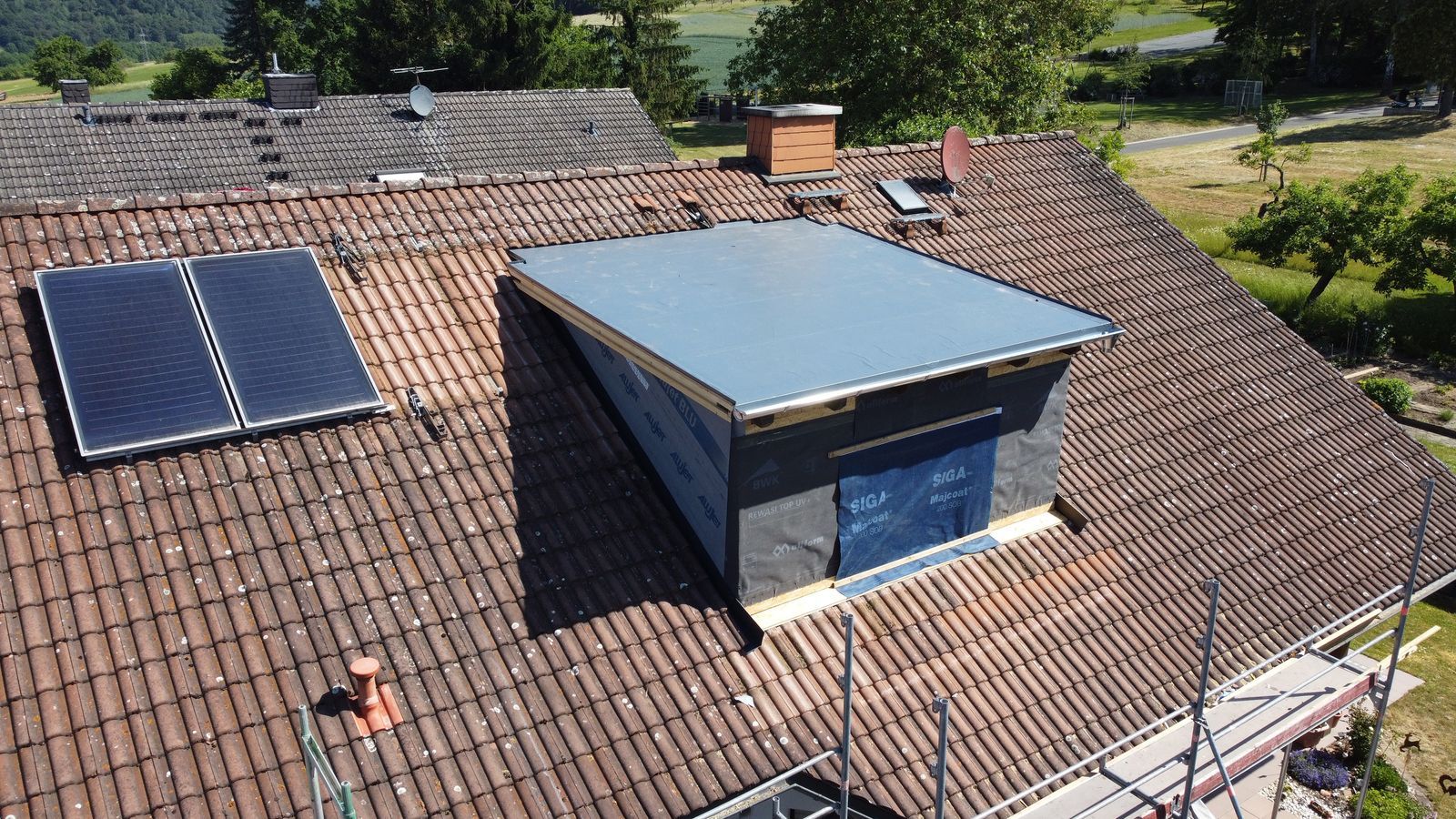 Neubau zweier Schleppdachgauben – Zimmerei & Holzbau Seitz im Spessart